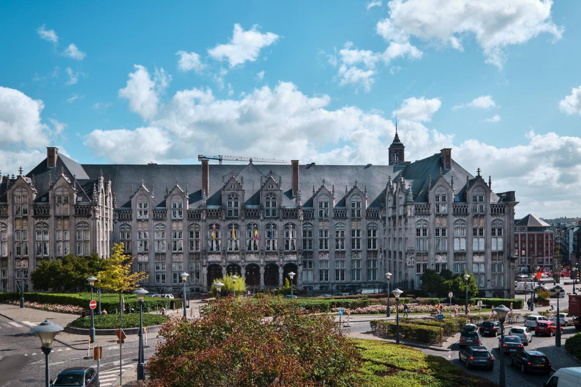 Royal Selys, City-center - Bike Parking And Outdoor Liège